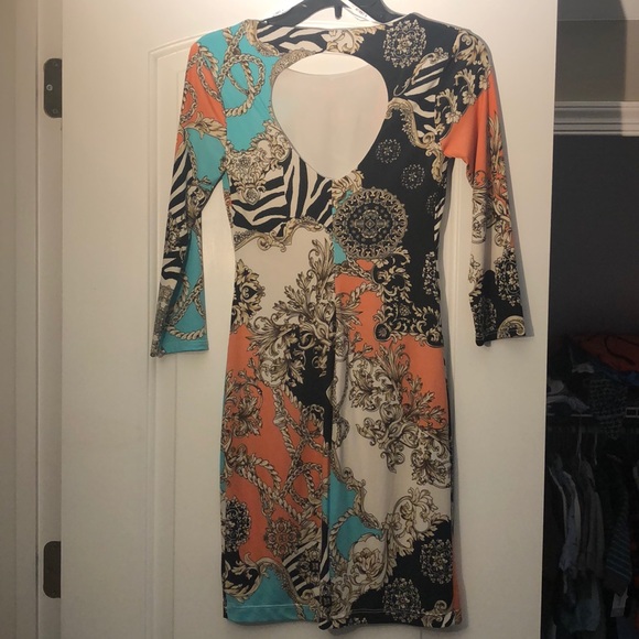 Fitted 3/4 sleeve dress with peephole back - Picture 2 of 2